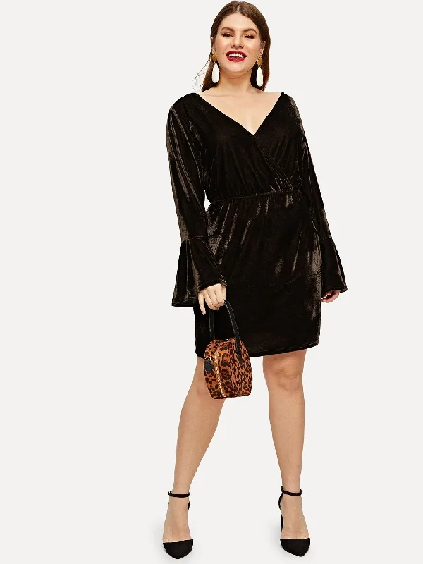  Plus Flounce Sleeve V-Cut Back Velvet Dress